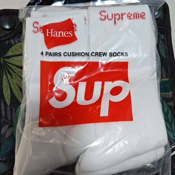 Supreme Hanes Crew Socks (4 Pack) White Brand New - Picture 1 of 4